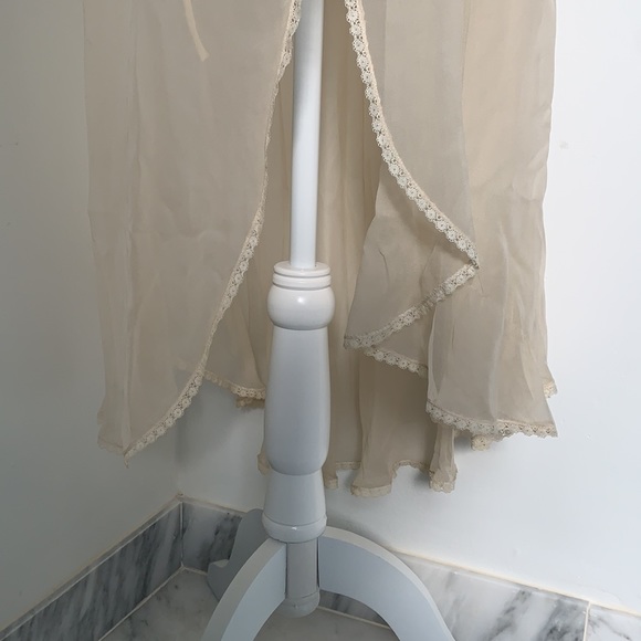 Sheer lace lingerie cover - Picture 10 of 10